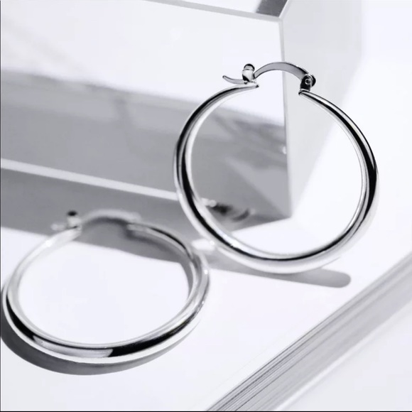 Jewelry - Beautiful Round Hoop 925 Silver Earrings New